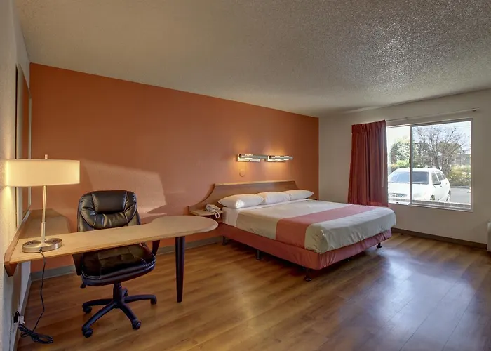 Motel 6-Santa Ana, Ca - Irvine - Orange County Airport