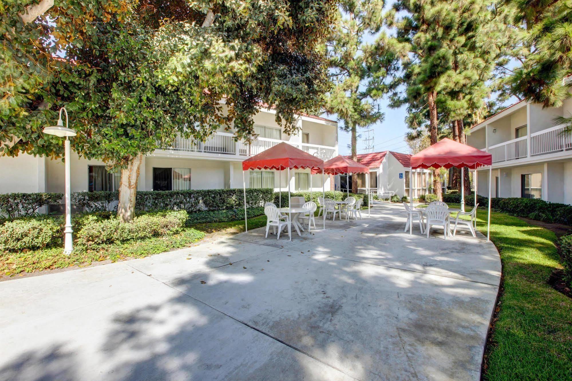 Hotel 6-santa Ana, Ca - Irvine - Orange County Airport 2*