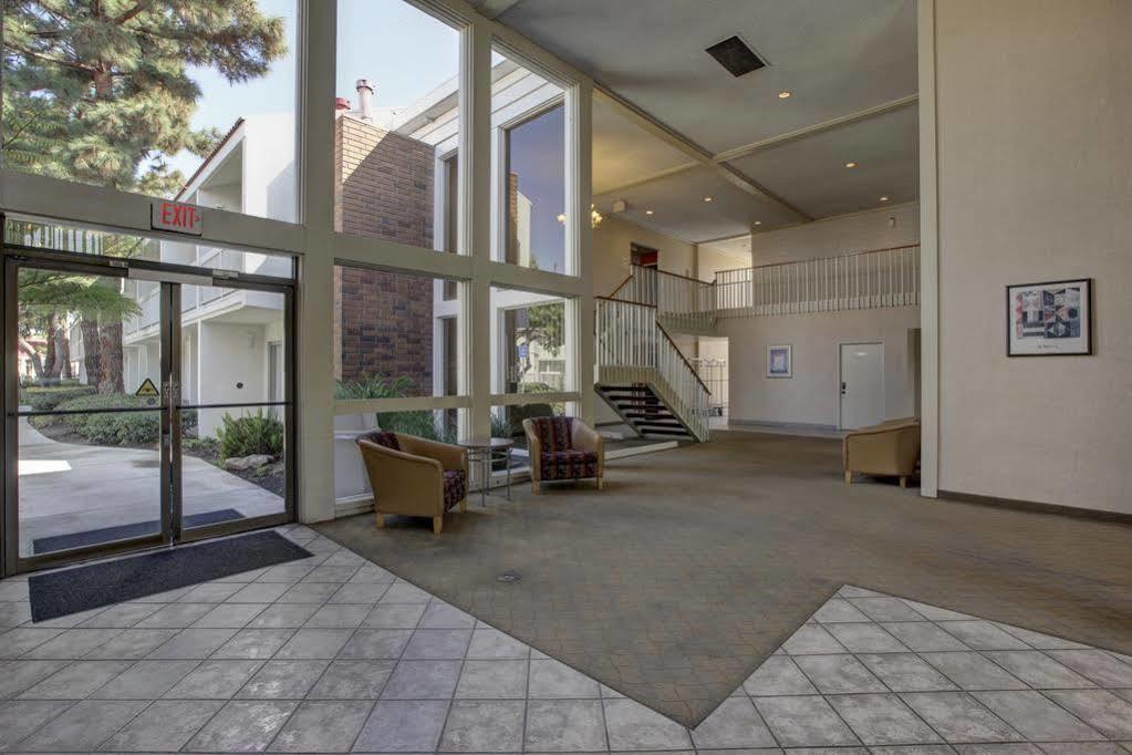 6-santa Ana, Ca - Irvine - Orange County Airport 2*
