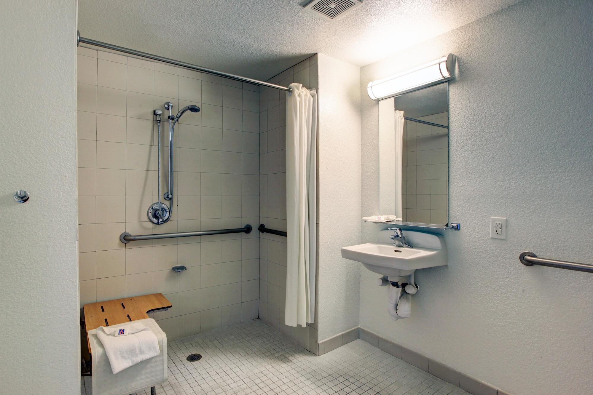 Hotel 6-santa Ana, Ca - Irvine - Orange County Airport 2*